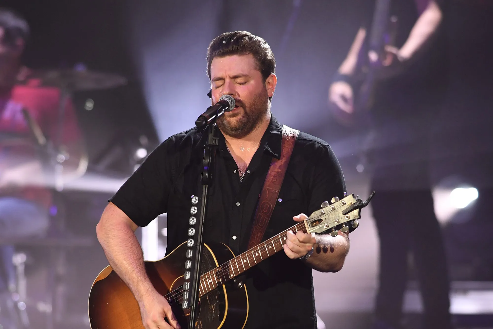 Chris Young playing live